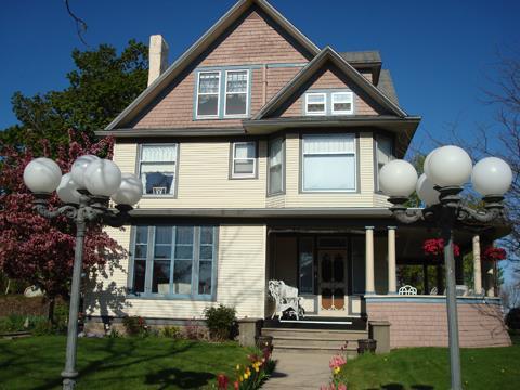 The Bridge Street Inn Charlevoix Extérieur photo